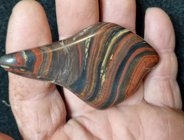 Tumble polished Tiger Iron TIT104