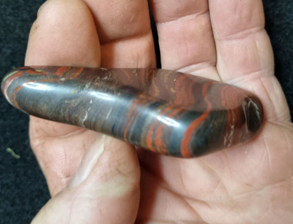 Tumble polished Tiger Iron TIT104