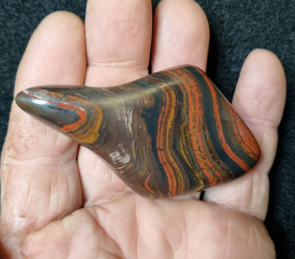 Tumble polished Tiger Iron TIT104