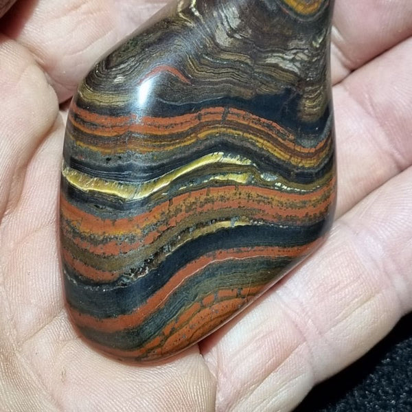 Tumble polished Tiger Iron TIT104
