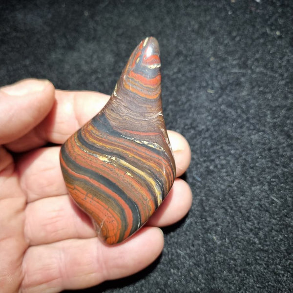Tumble polished Tiger Iron TIT104
