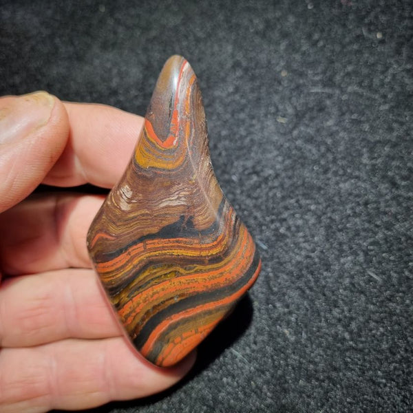 Tumble polished Tiger Iron TIT104