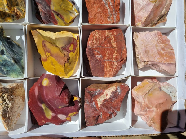 Box of assorted Australian gemstones BOX113