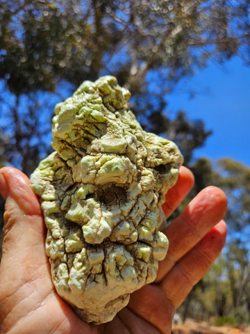 Lime magnesite rough – GemstoneGeeks.
