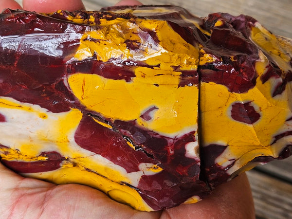 Mookaite rough.  MKR 241