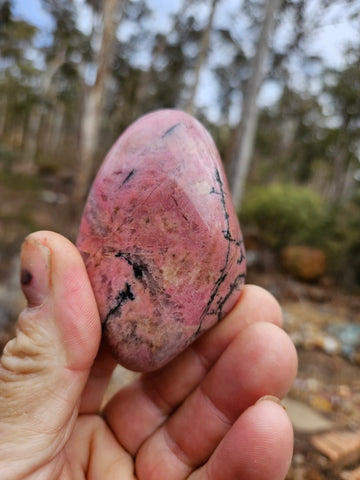 Turquoise Rhodnckeite Tumbled Rhodonite. – GemstoneGeeks.