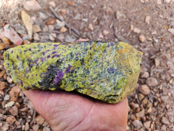 Rough Stichtite in Serpentine (Atlantisite) STR133