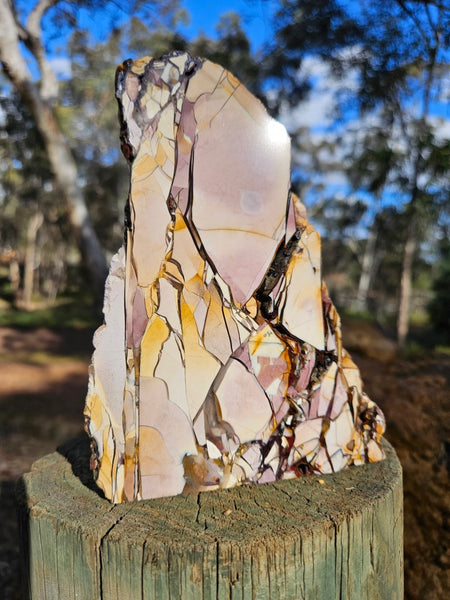 Polished Brecciated Mookaite rock BM320