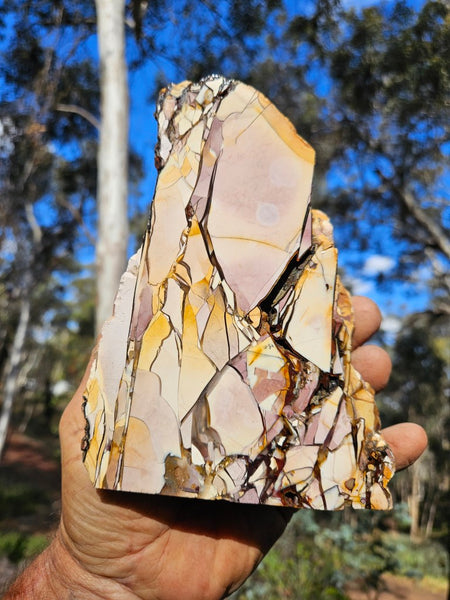 Polished Brecciated Mookaite rock BM320