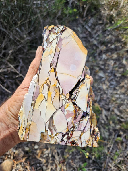 Polished Brecciated Mookaite rock BM320