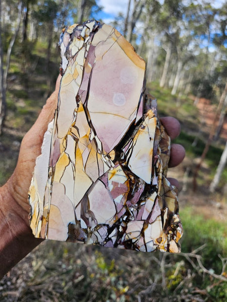 Polished Brecciated Mookaite rock BM320