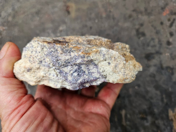 Lepidolite rough LPR102