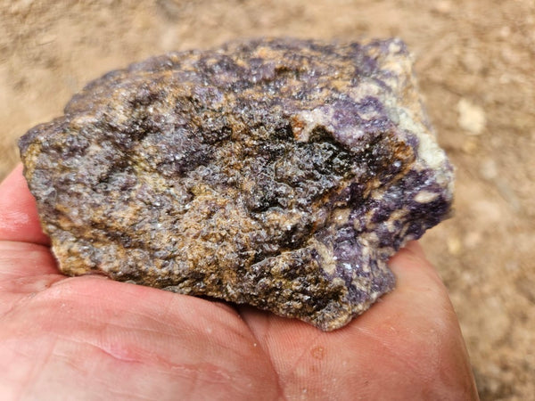 Lepidolite rough LPR102