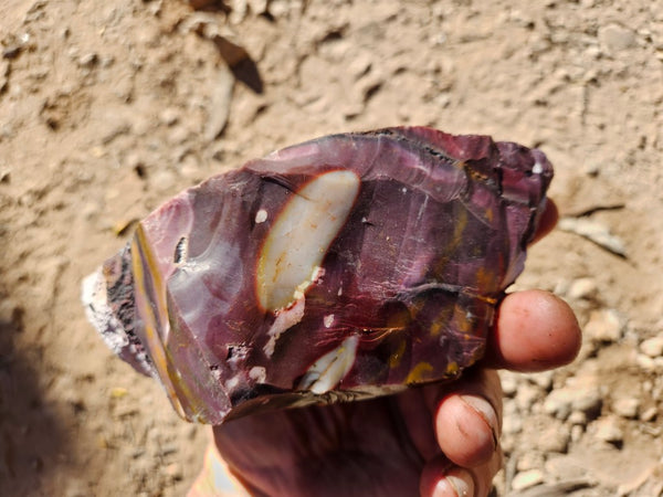Mookaite rough.  MKR 271