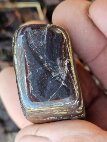 Tumble polished Tiger Iron TIT110