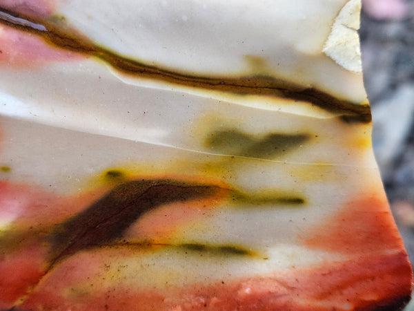 Mookaite rough.  MKR 285