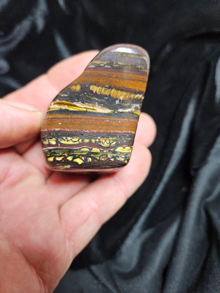 Tumble polished Tiger Iron TIT113