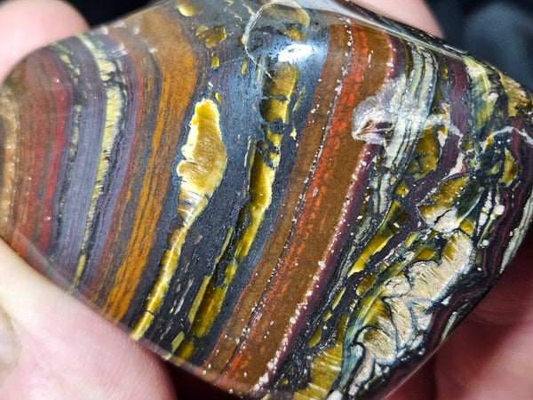 Tumble polished Tiger Iron TIT113