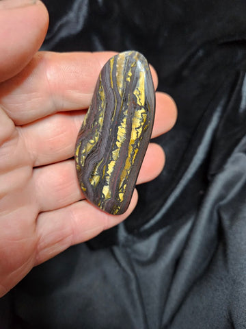 Tumble polished Tiger Iron TIT112