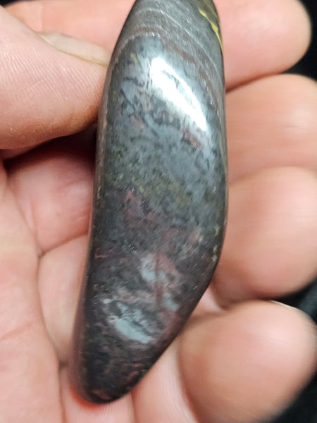 Tumble polished Tiger Iron TIT112