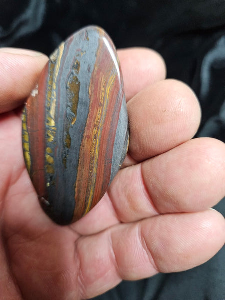 Tumble polished Tiger Iron TIT114