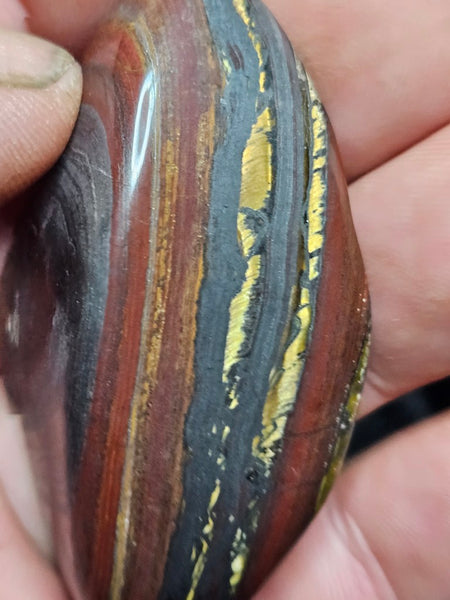 Tumble polished Tiger Iron TIT114