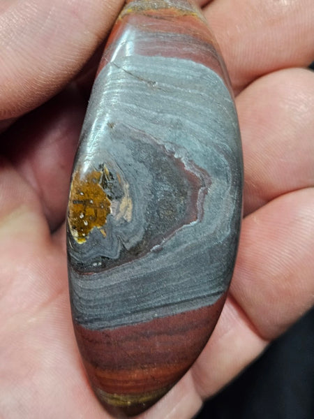 Tumble polished Tiger Iron TIT114