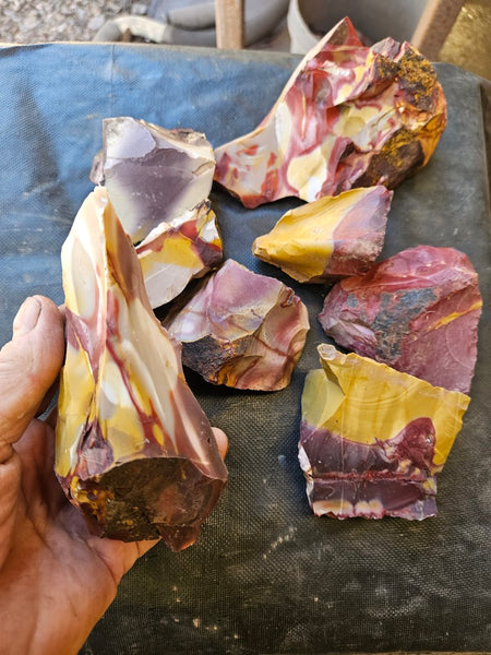 Mookaite rough.  MKR 298