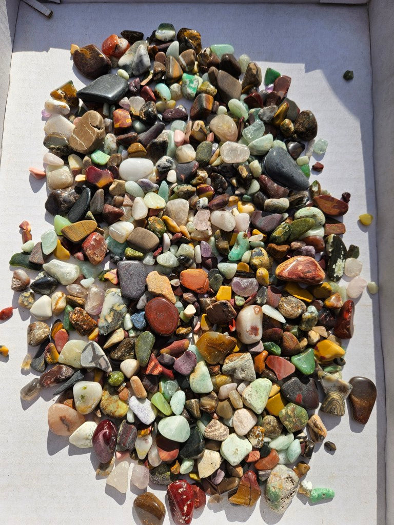 1 kg.Tumble Polished mixed Australian gemstones MXT104