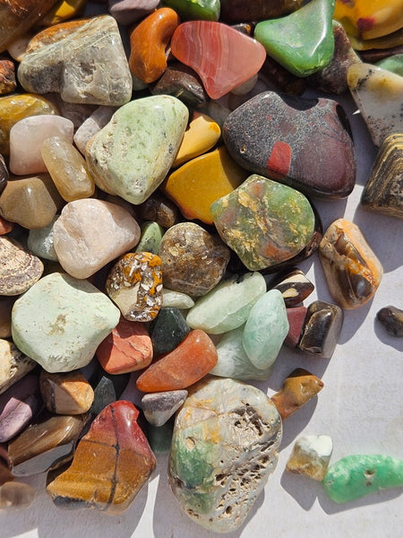 1 kg.Tumble Polished mixed Australian gemstones MXT104