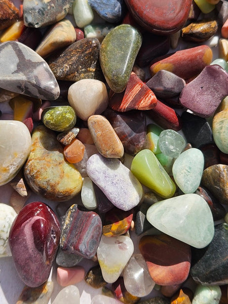 1 kg.Tumble Polished mixed Australian gemstones MXT104