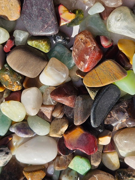 1 kg.Tumble Polished mixed Australian gemstones MXT104