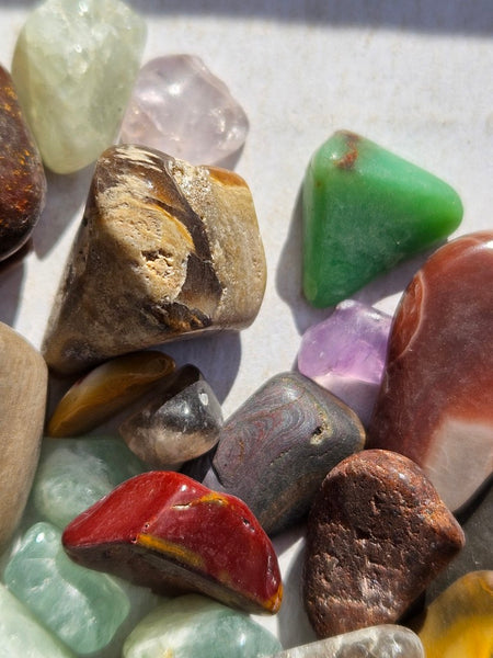 1 kg.Tumble Polished mixed Australian gemstones MXT104