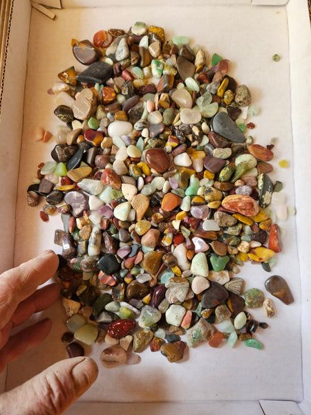 1 kg.Tumble Polished mixed Australian gemstones MXT104