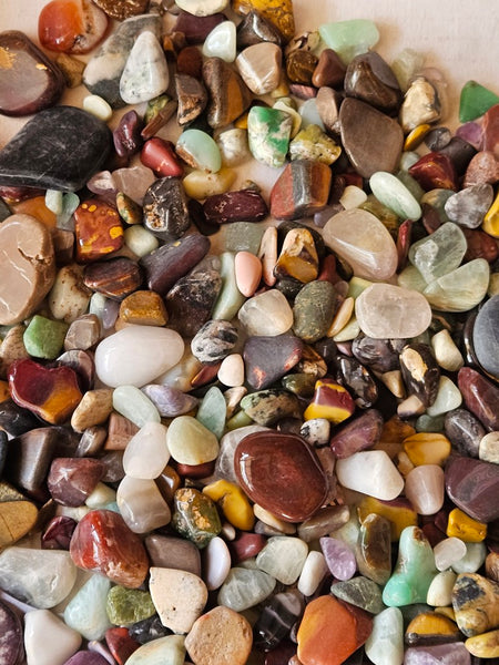 1 kg.Tumble Polished mixed Australian gemstones MXT104