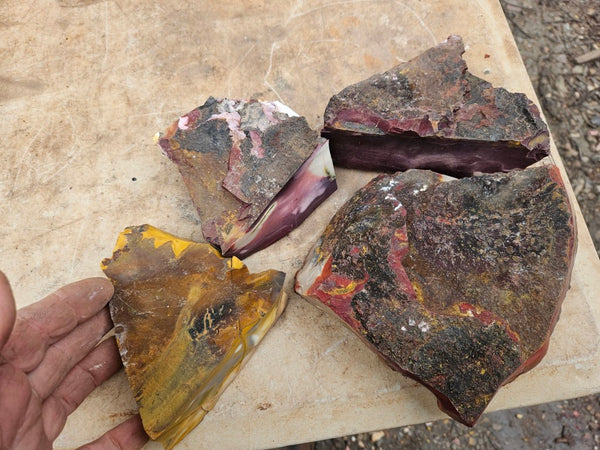Mookaite rough.  MKR 307