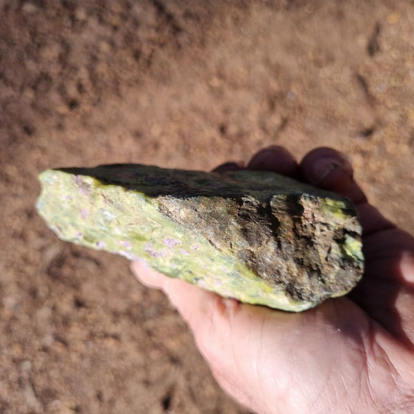 Rough Stichtite in Serpentine (Atlantisite) STR115