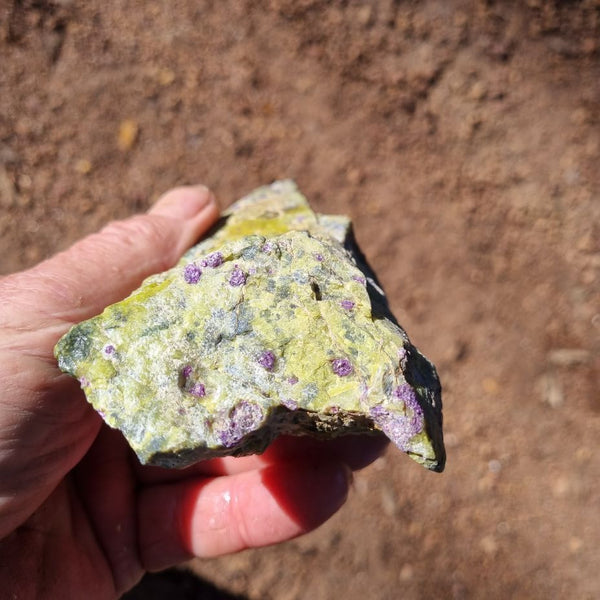Rough Stichtite in Serpentine (Atlantisite) STR114