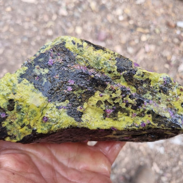 Rough Stichtite in Serpentine (Atlantisite) STR117