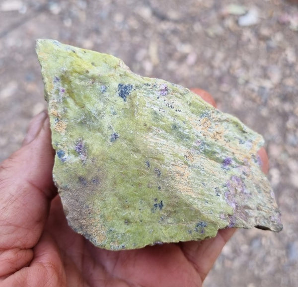 Rough Stichtite in Serpentine (Atlantisite) STR120