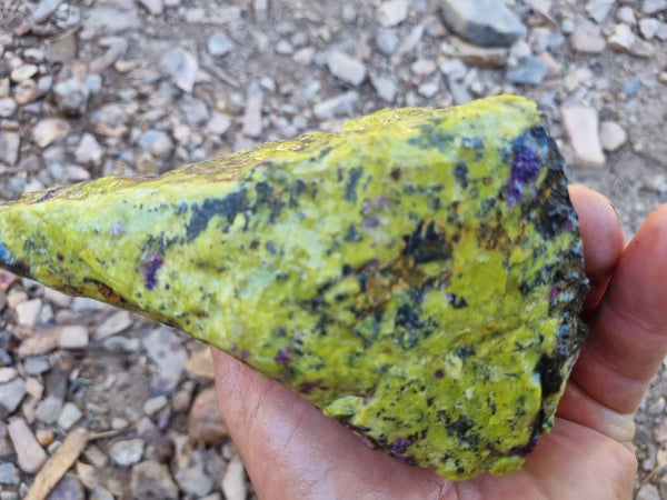 Rough Stichtite in Serpentine (Atlantisite) STR123