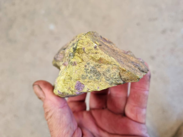 Rough Stichtite in Serpentine (Atlantisite) STR130