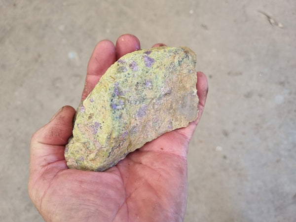 Rough Stichtite in Serpentine (Atlantisite) STR130