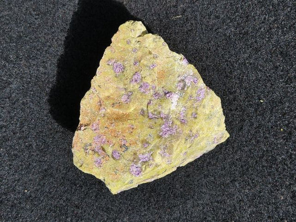 Rough Stichtite in Serpentine (Atlantisite) STR110