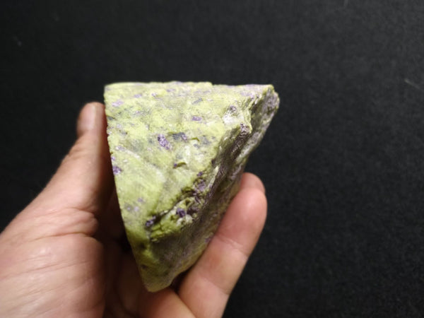 Polished Stichtite in Serpentine (Atlantisite) STI128